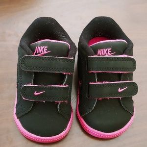 Baby Girl Nike Black & Pink Shoes Sz 4c
